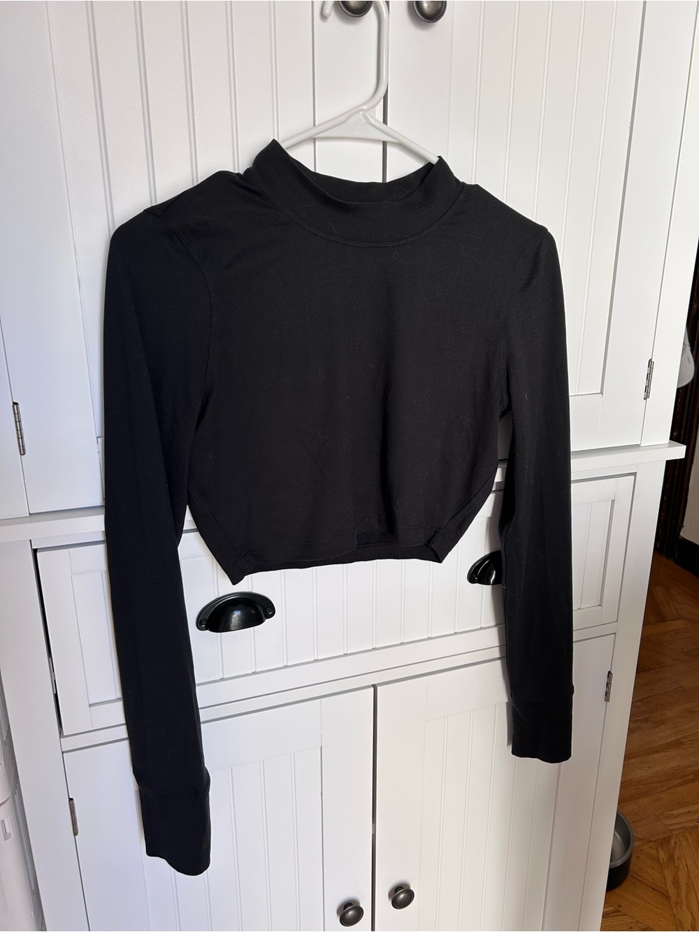 Black Long-Sleeve Cropped Top - Women's